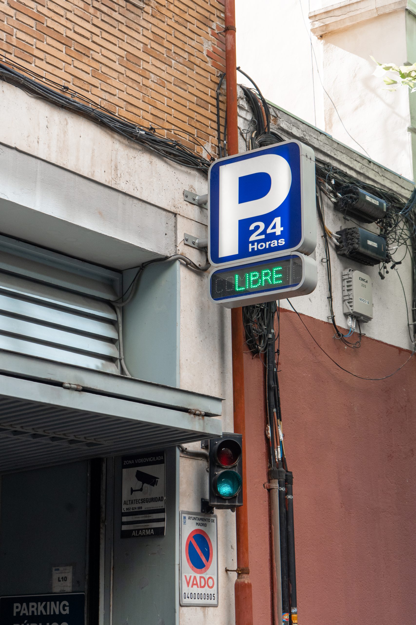 Parking abierto 24 horas cerca de Goya para recoger un coche eléctrico